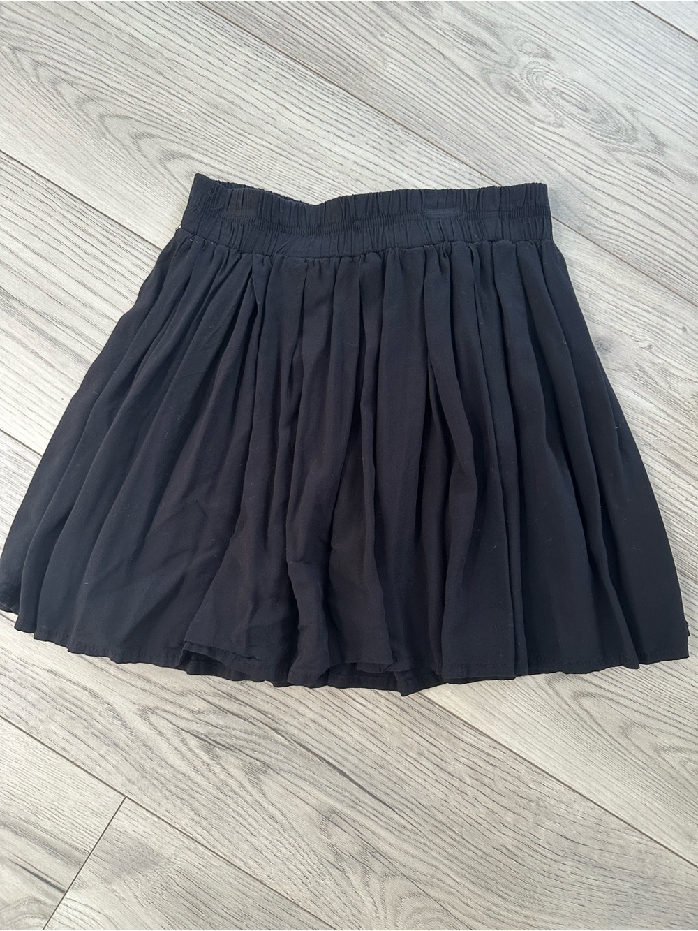 Bethany Mota pacsun Black pleated mini skirt in XS
Never worn